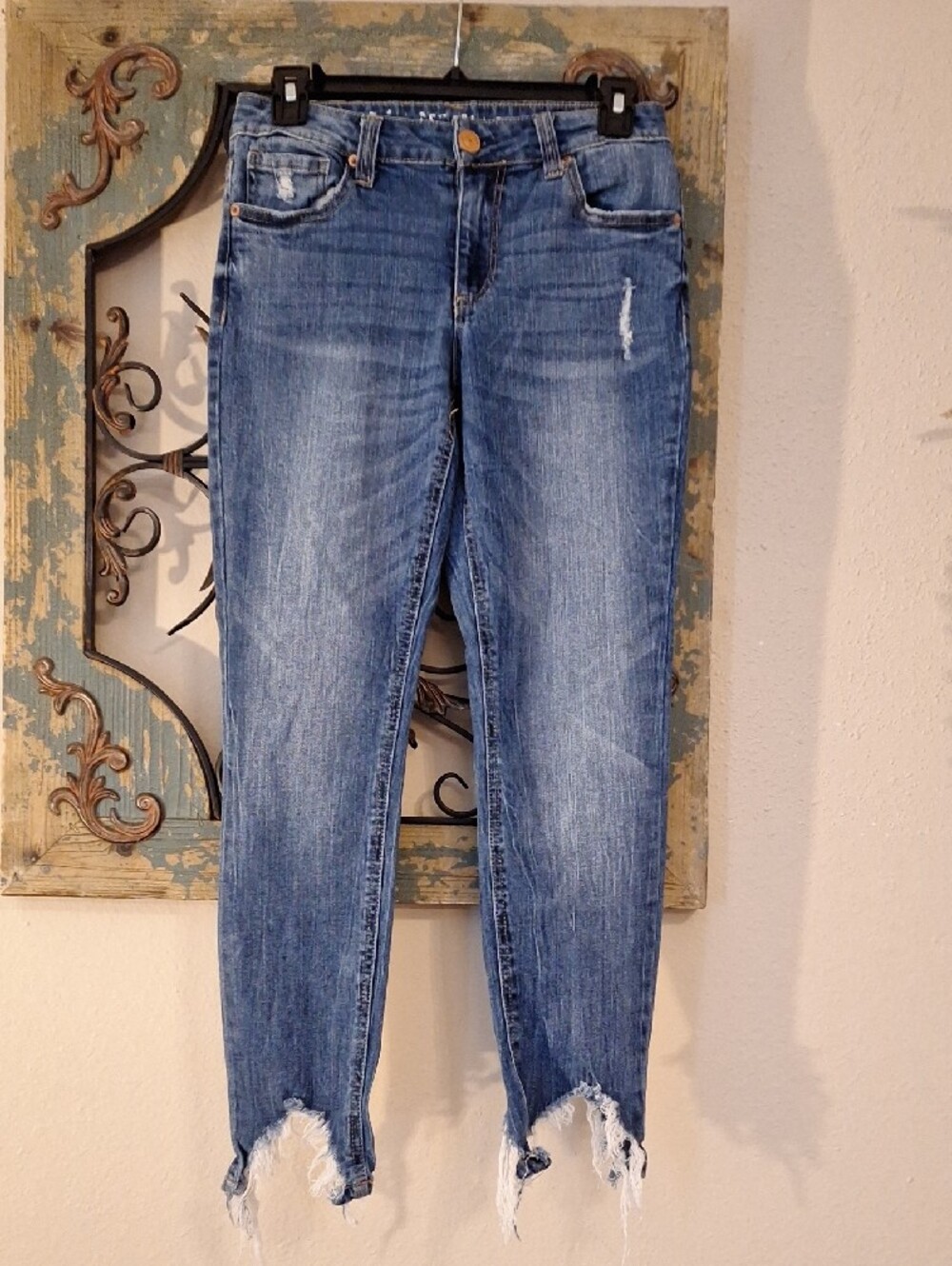 🔥🔥CLEARANCE🔥🔥 Almost Famous Distressed Cropped Jeans. Size 7